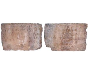 Inscripción conmemorativa hallada en el Teatro de Clunia