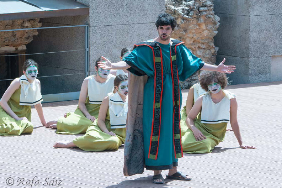 komos-antigona-900x600-1