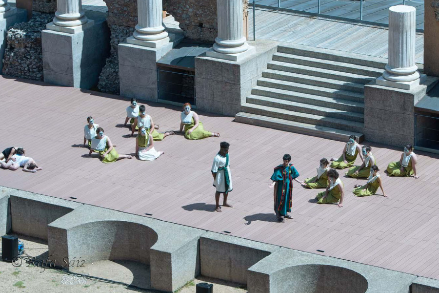 komos-antigona-900x600-2