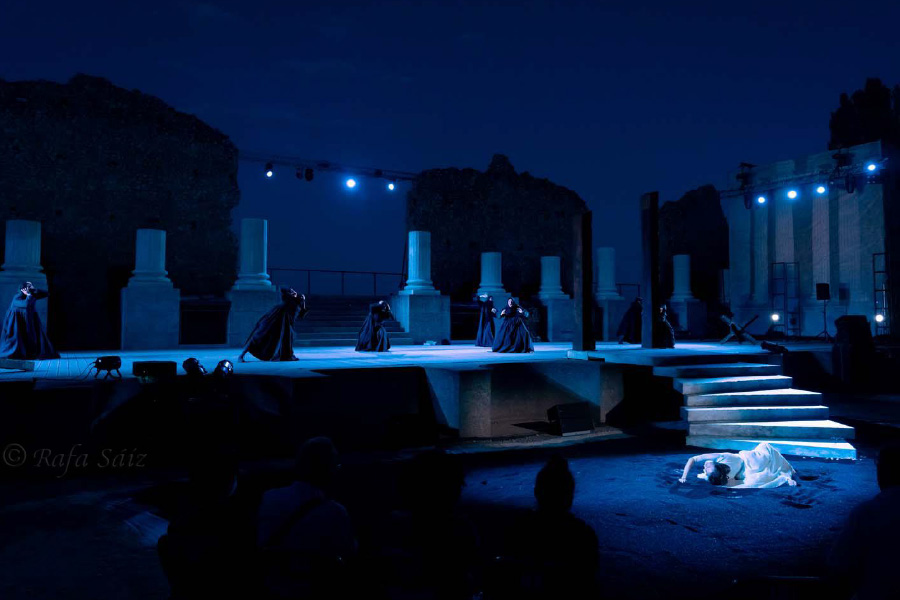 clunia-antigona-teatro-2