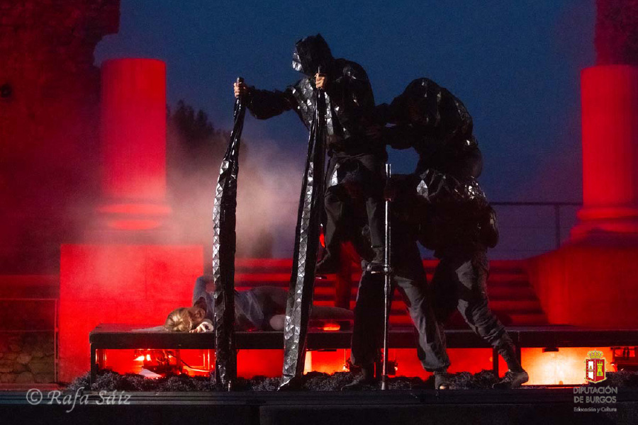 Festival de Teatro de Verano en Clunia. Actuación de teatro "Pandataria"