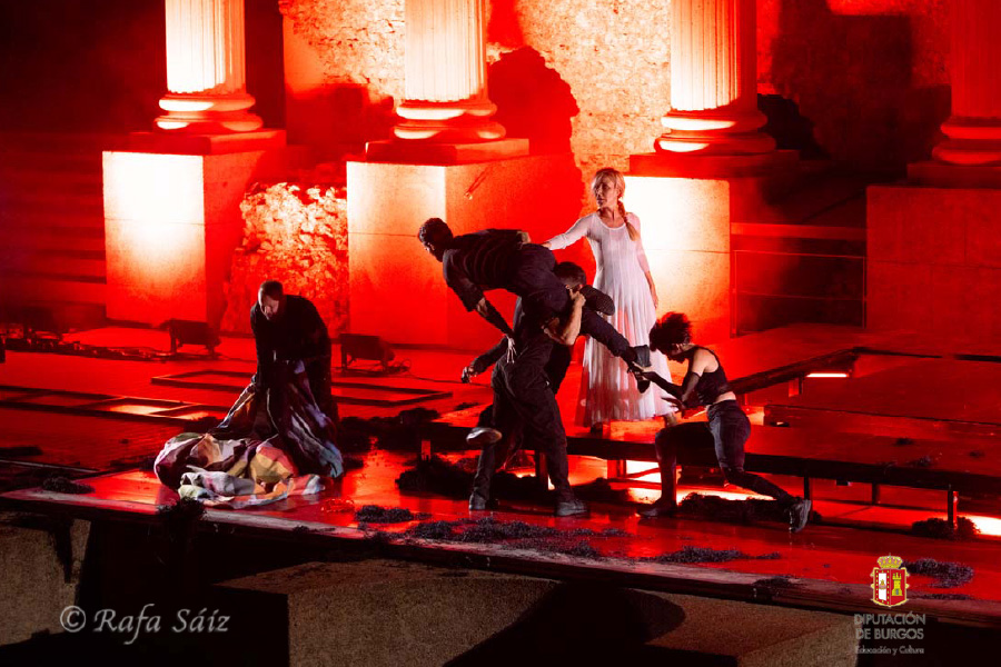 Festival de Teatro de Verano en Clunia. Actuación de teatro "Pandataria"