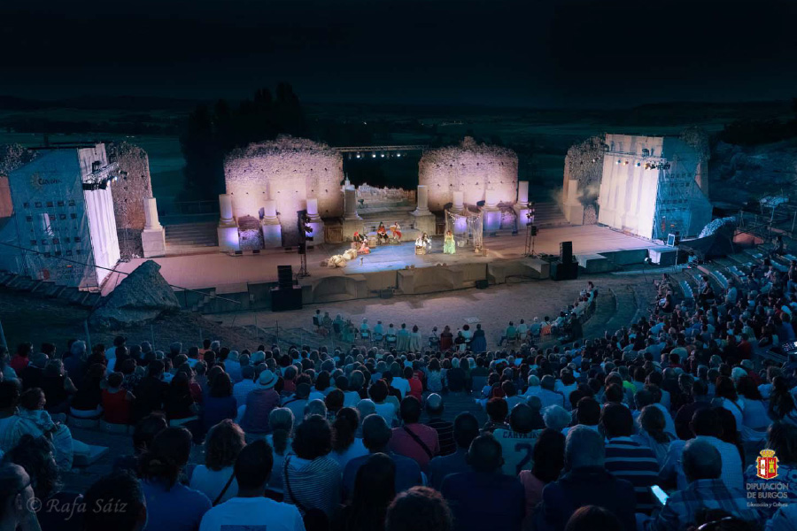 Festival de verano de teatro en Clunia. Actuación de teatro "Los enredos de Scapín"