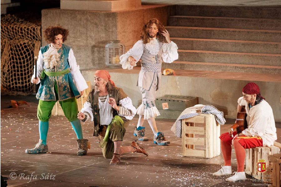 Festival de verano de teatro en Clunia. Actuación de teatro "Los enredos de Scapín"