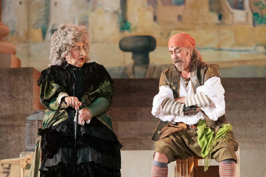 Festival de verano de teatro en Clunia. Actuación de teatro "Los enredos de Scapín"