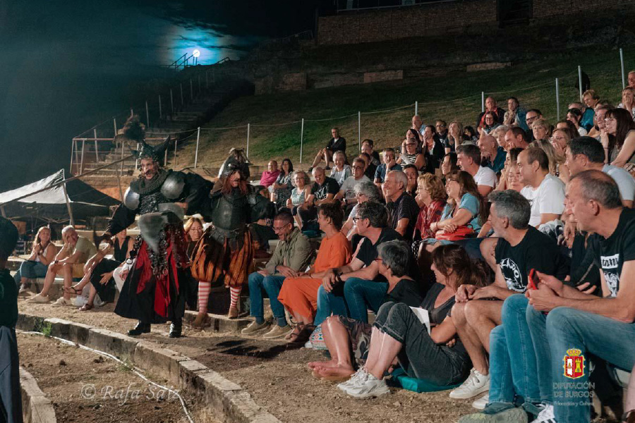 Festival de verano de teatro en Clunia. Actuación de teatro "Los enredos de Scapín"