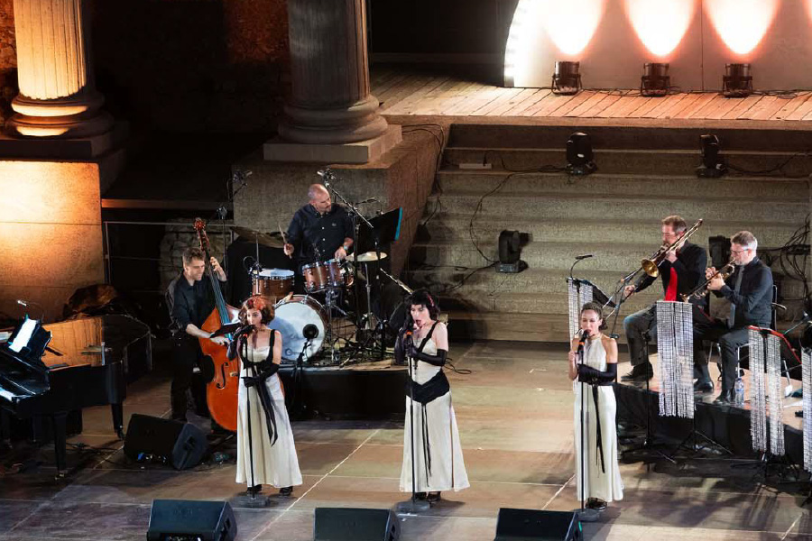Festival de Teatro de Verano en Clunia. Concierto Sing! Sing! Sing!